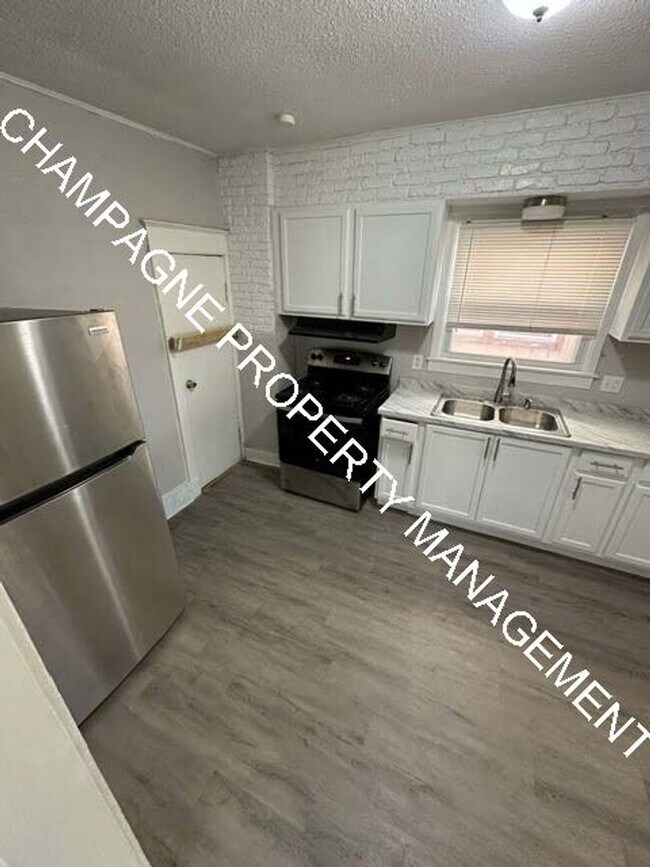 Building Photo - Updated Single Family Home in KC