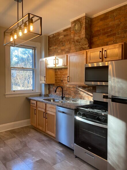 Building Photo - 2221 Oakland Ave, Apt A