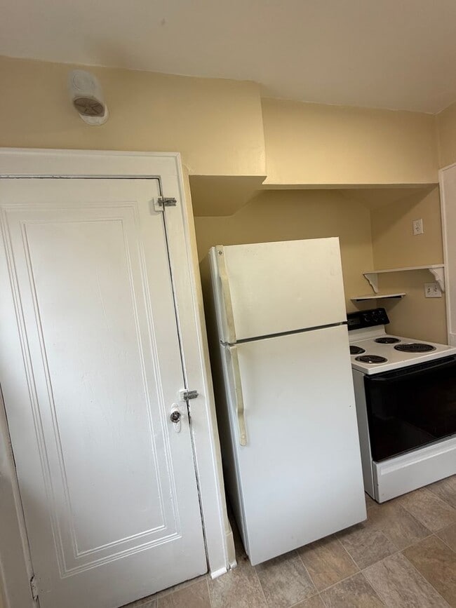 Building Photo - 2 Bed / 1 Bath House for Rent — Lansing, MI