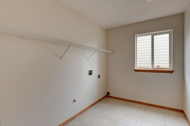 Building Photo - 4 Bedroom 2.5 bath Home in Cherry Hill