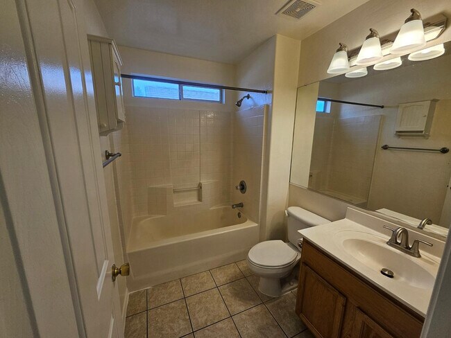 Building Photo - 2863 E Oakland Ct