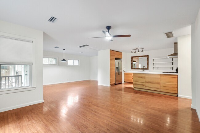 Building Photo - 210 Nelray Blvd