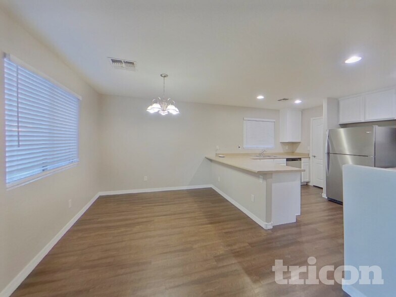 Building Photo - 12922 W Fleetwood Ln