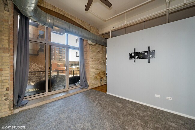 Building Photo - 420 S Clinton St