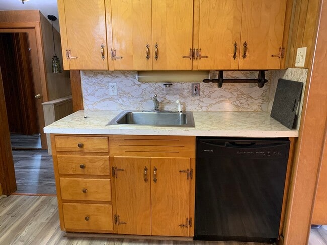 Building Photo - Charming single-family home just a short walk from Shippensburg University!