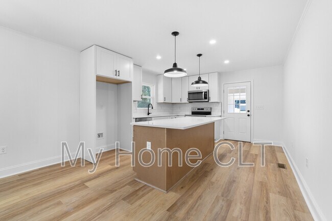 Building Photo - 3503 Linwood Rd