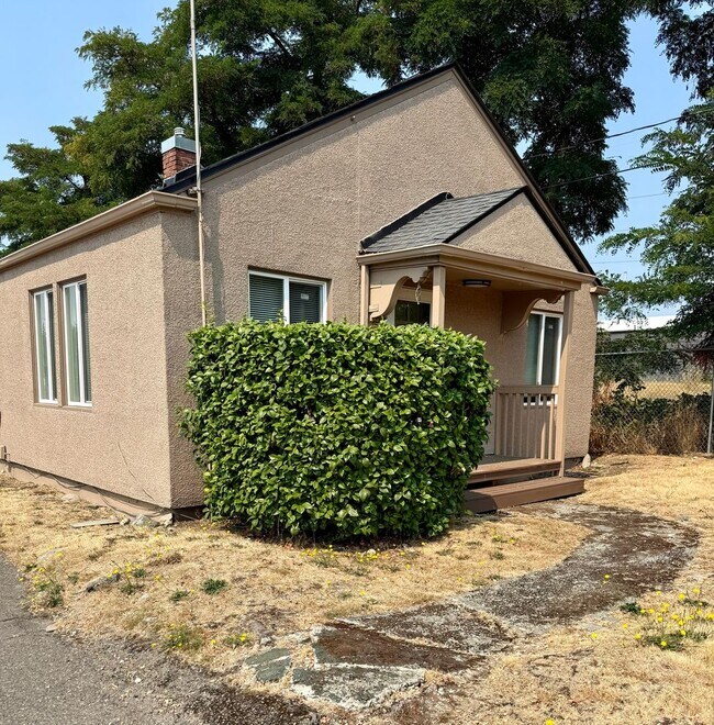 Building Photo - 8420 1/2 S. Tacoma Way