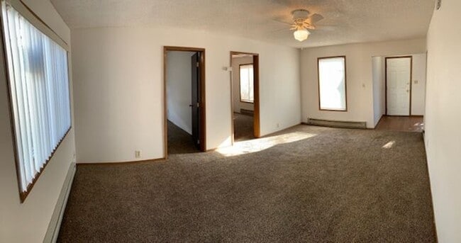 Building Photo - $1,200 / - 950ft2 - 2 Bedroom 1 bath Ranch...