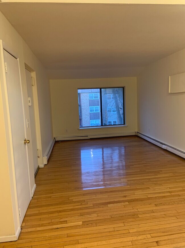 Living Room - 70 Mark St