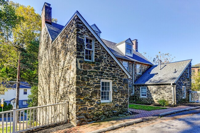 Building Photo - 802 Oella Ave