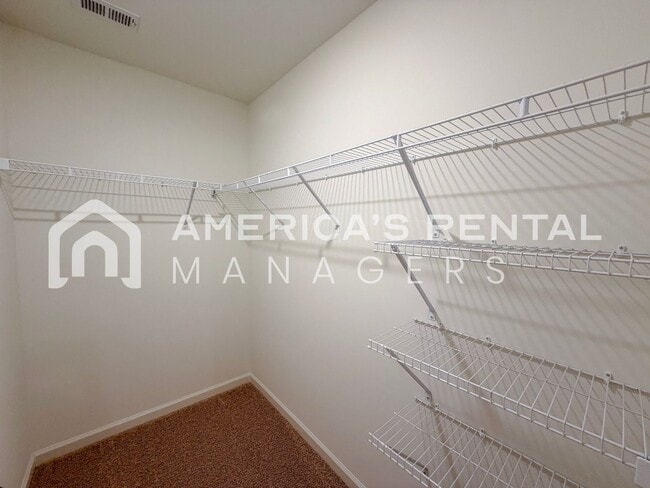 Building Photo - 305 Pne Rdg Dr