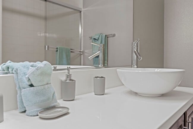 Building Photo - Fully Furnished Single Level Condo Resort LIving