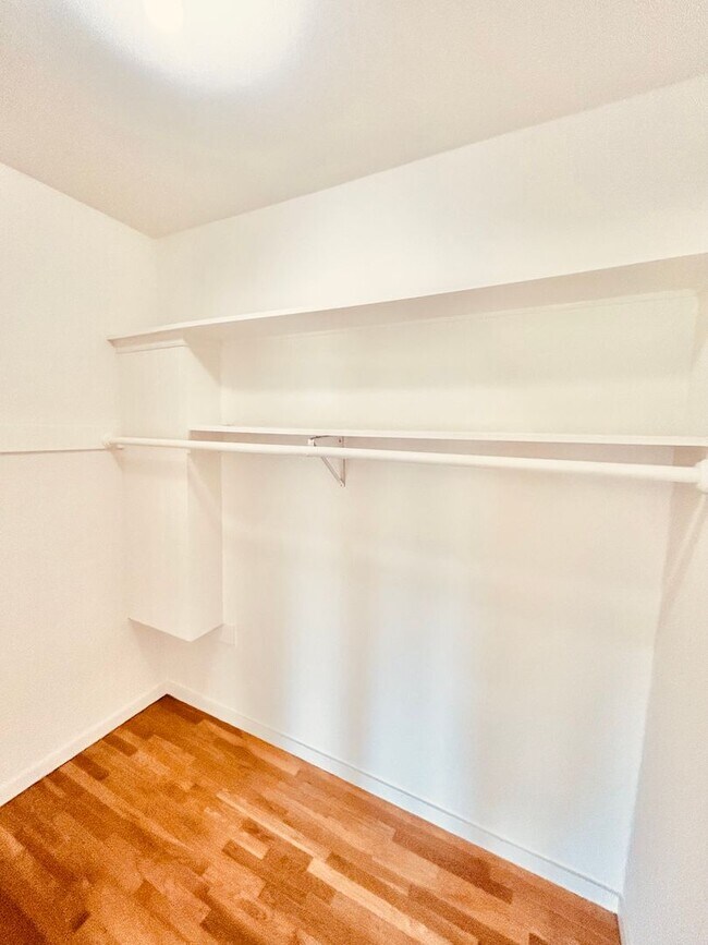 Building Photo - Beautiful 1 Bedroom located in one of San ...