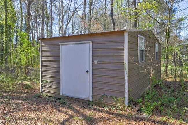 Building Photo - 503 Fayetteville Rd