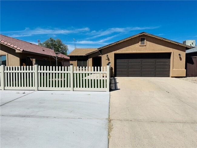 Building Photo - 9927 S Phoenix Dr