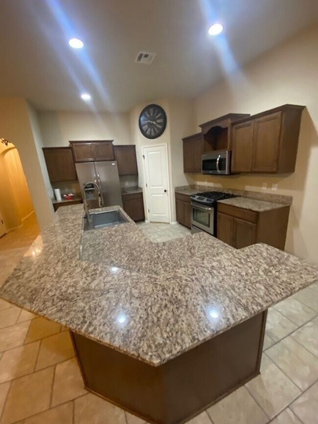 Building Photo - Spacious 4 Bed | 2 Bath | Large backyard | Bixby