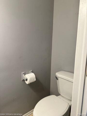 Building Photo - 2365 Rolandale St