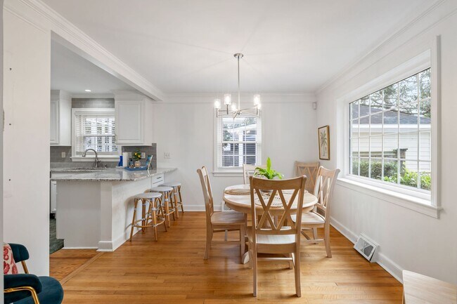 Building Photo - 3BD/3BA PLUS LOFT AND DETACHED ADU Located in SOUTH WINDAMERE-Available May 1, 2026!