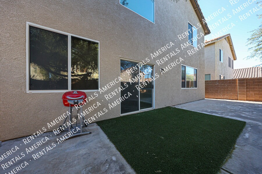 Building Photo - 44388 W Oster Dr