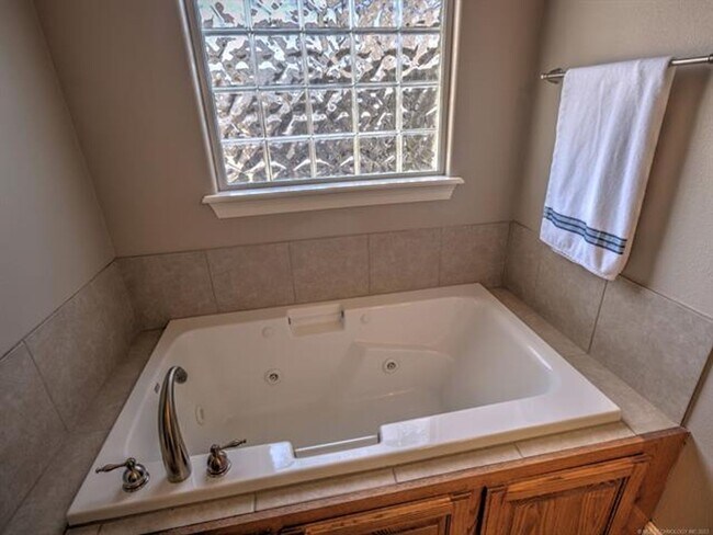 Building Photo - Located On The West Side Of Claremore - Provides Commuting To Work, Shopping, Schools & Restauran...