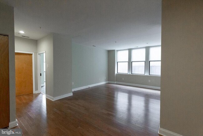 Building Photo - 220 S 16th St