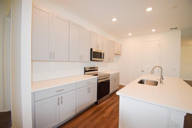 Building Photo - 2370 Lancashire St