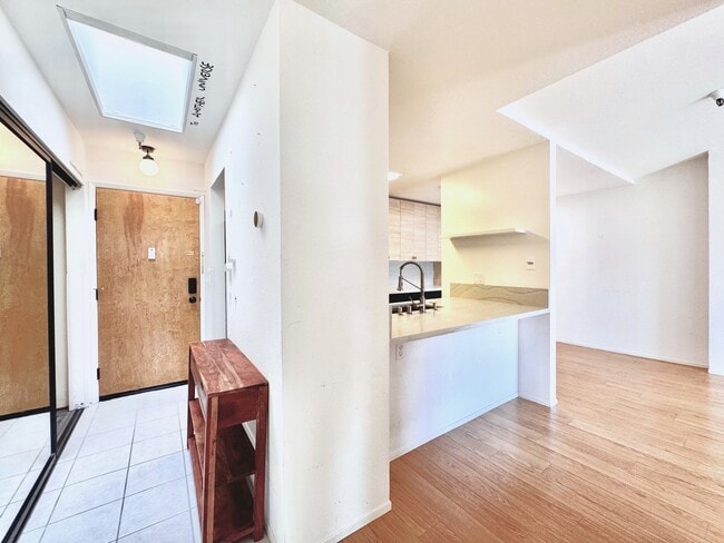 Building Photo - 1400 Carpentier St