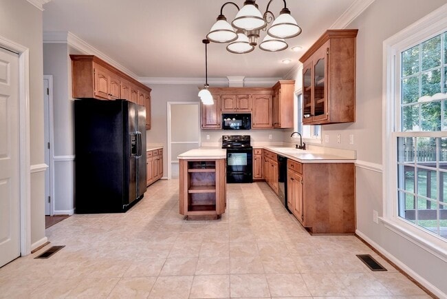 Building Photo - Updated & Spacious Home in Wythe Creek Farms