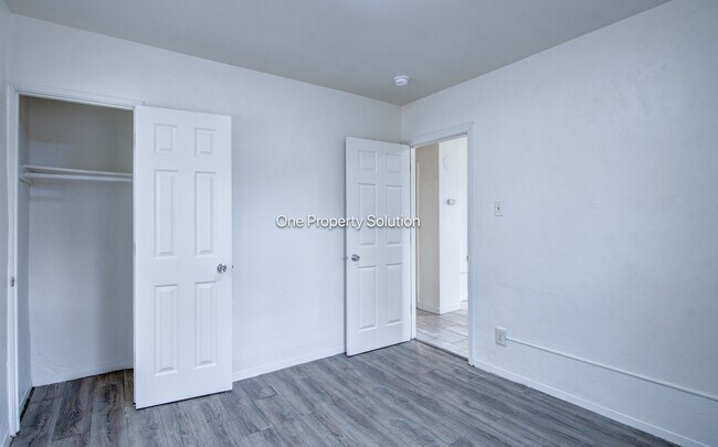 Building Photo - 2453 Prospect St