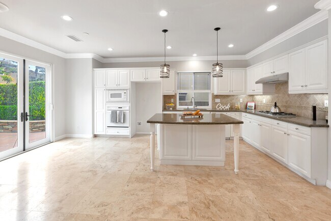 Building Photo - 132 Spring Valley