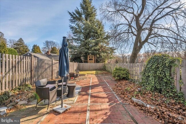 Building Photo - 406 Kings Hwy E