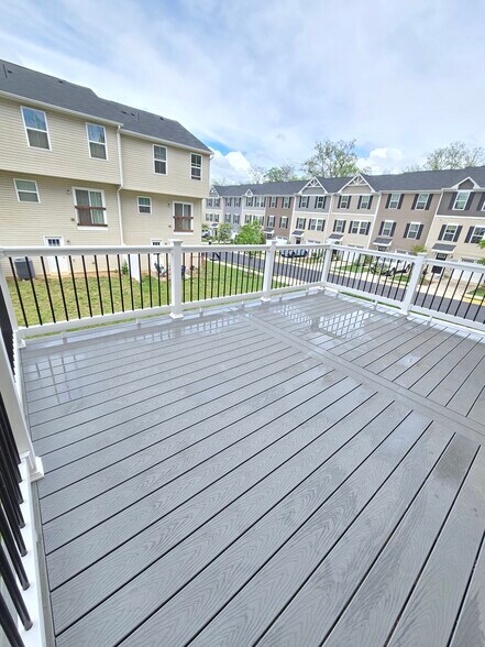Beautiful Large Deck - 293 Sage Circle