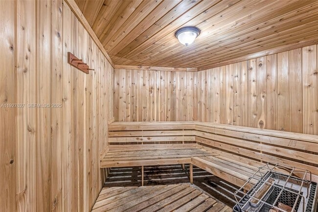 Building Photo - 116 Royal Pk Dr