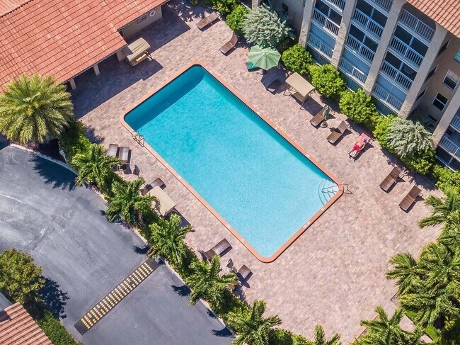 Building Photo - 950 Ponce De Leon Rd