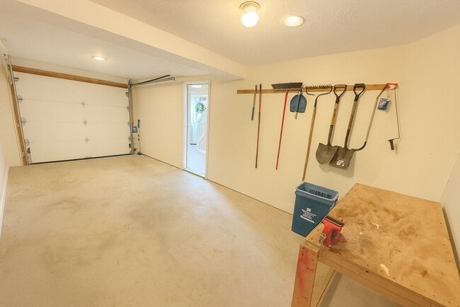 Building Photo - 47 Parsons Hill Dr