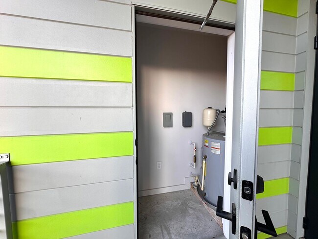 Building Photo - Modern Gated Community, Top Floor Unit with a large balcony, 2 Bedrooms 1.5 Baths Condo for Rent ...