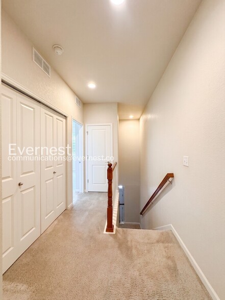 Building Photo - 9086 E Phillips Ln