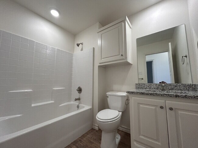 Building Photo - "Charming 3-Bed, 2-Bath Home with Granite Elegance in Wolfforth!"