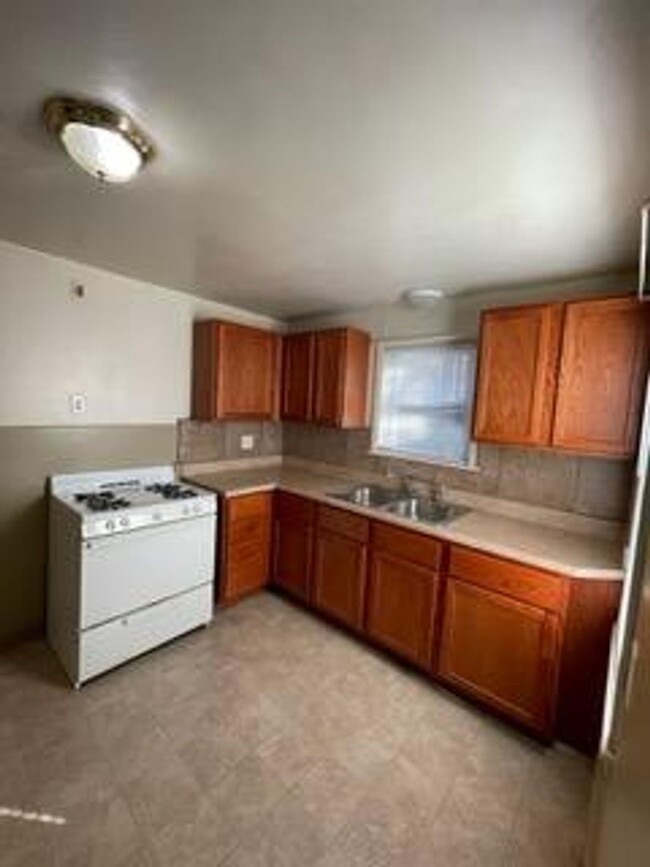 Building Photo - r1306LBP