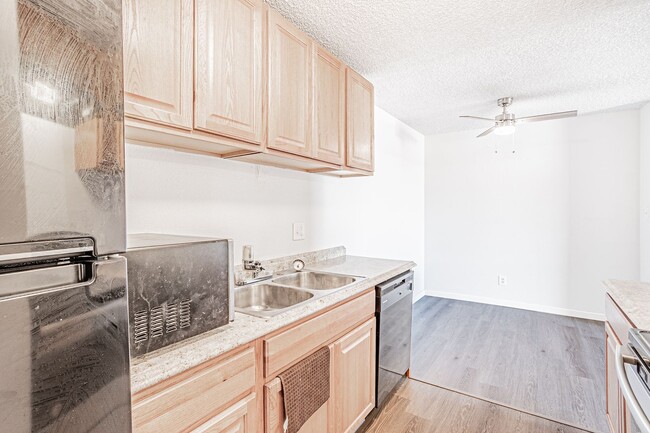 Building Photo - Vibrant Newly Remodeled 2 Bed 1 Bath Condo...