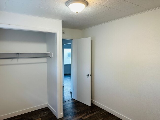 Building Photo - 4 bedroom, 1 bath. Pets Ok, Remodeled in 2...