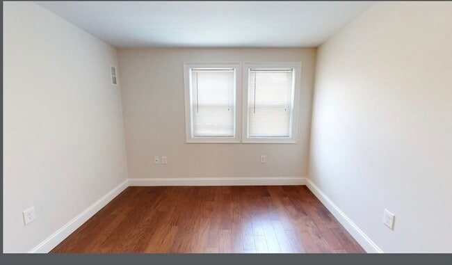 Building Photo - 37 Walnut Pl