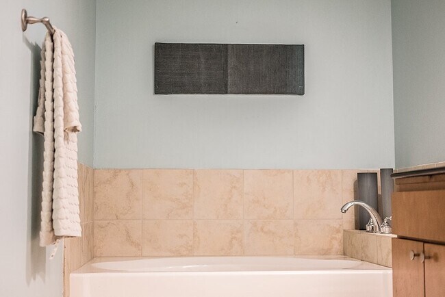 Building Photo - 1312 Live Oak St