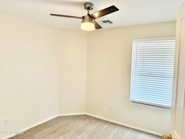 Building Photo - 13927 W Port Royale Ln