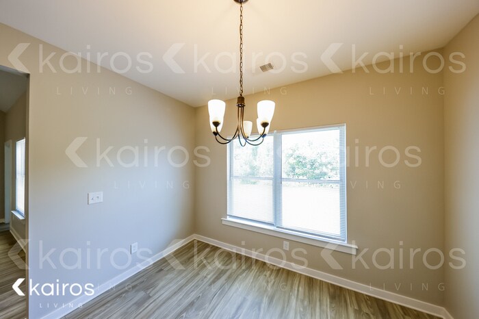 Building Photo - 8007 Shadesbrook Dr