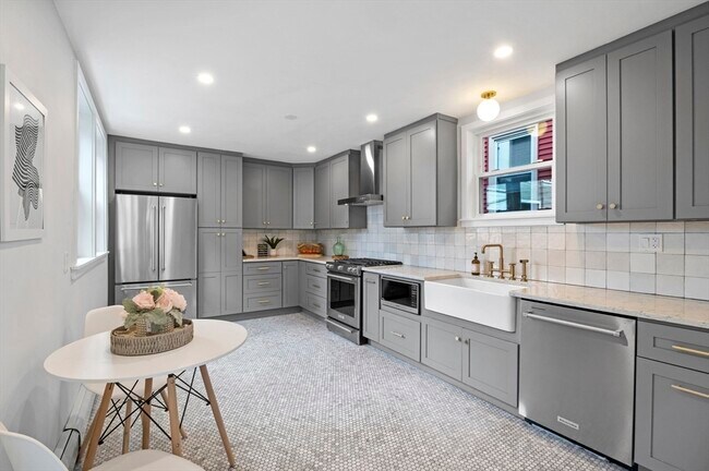 Building Photo - 137 Otis
