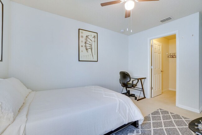 Building Photo - 14822 Fells Ln
