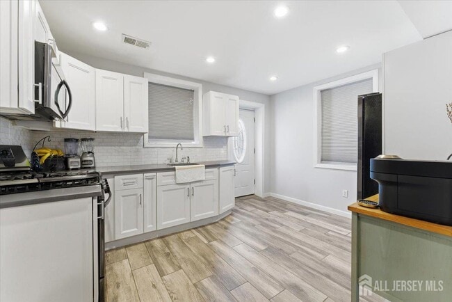 Building Photo - 316 Evergreen Ave