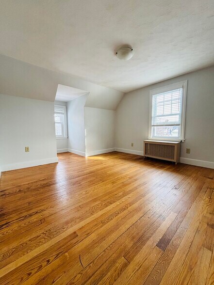 Second floor bedroom 2 - 11 Gifford Dr