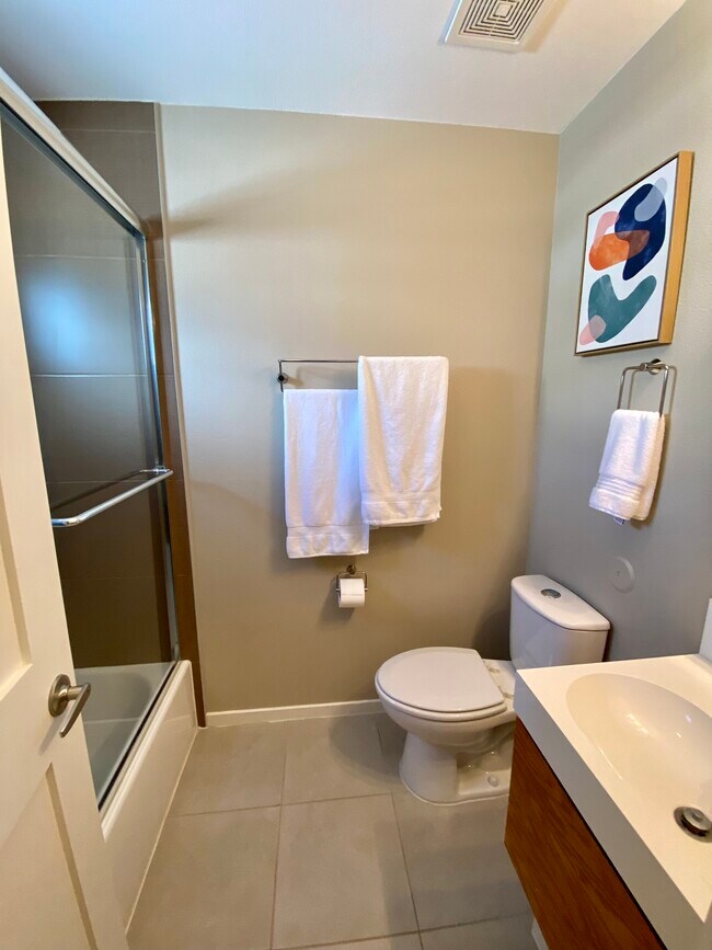 Building Photo - 4200 Camelot Hts